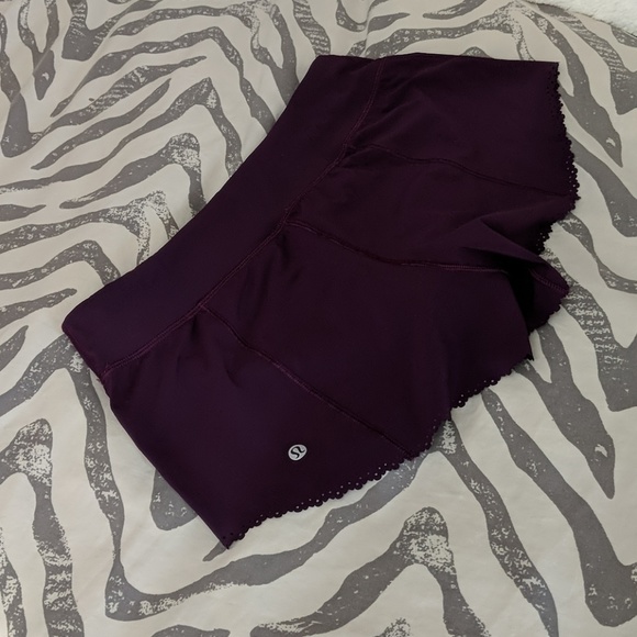 lululemon athletica Pants - Lululemon size 6 scallop shorts